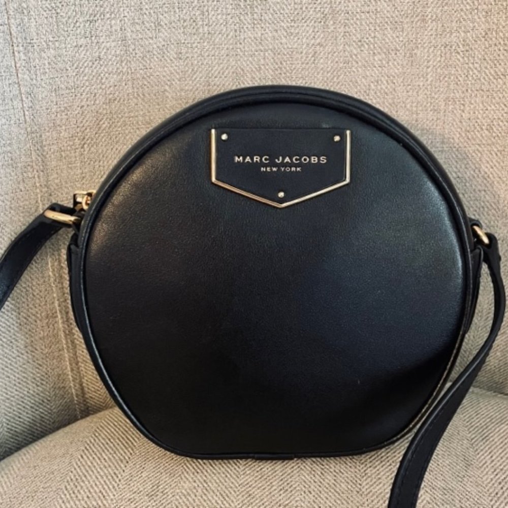 Marc Jacobs Voyager Circle Crossbody